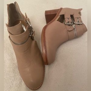 NWOT Dolce Vita Clark Booties.